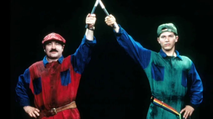 Hoskins as Mario, alongside John Leguizamo as Luigi